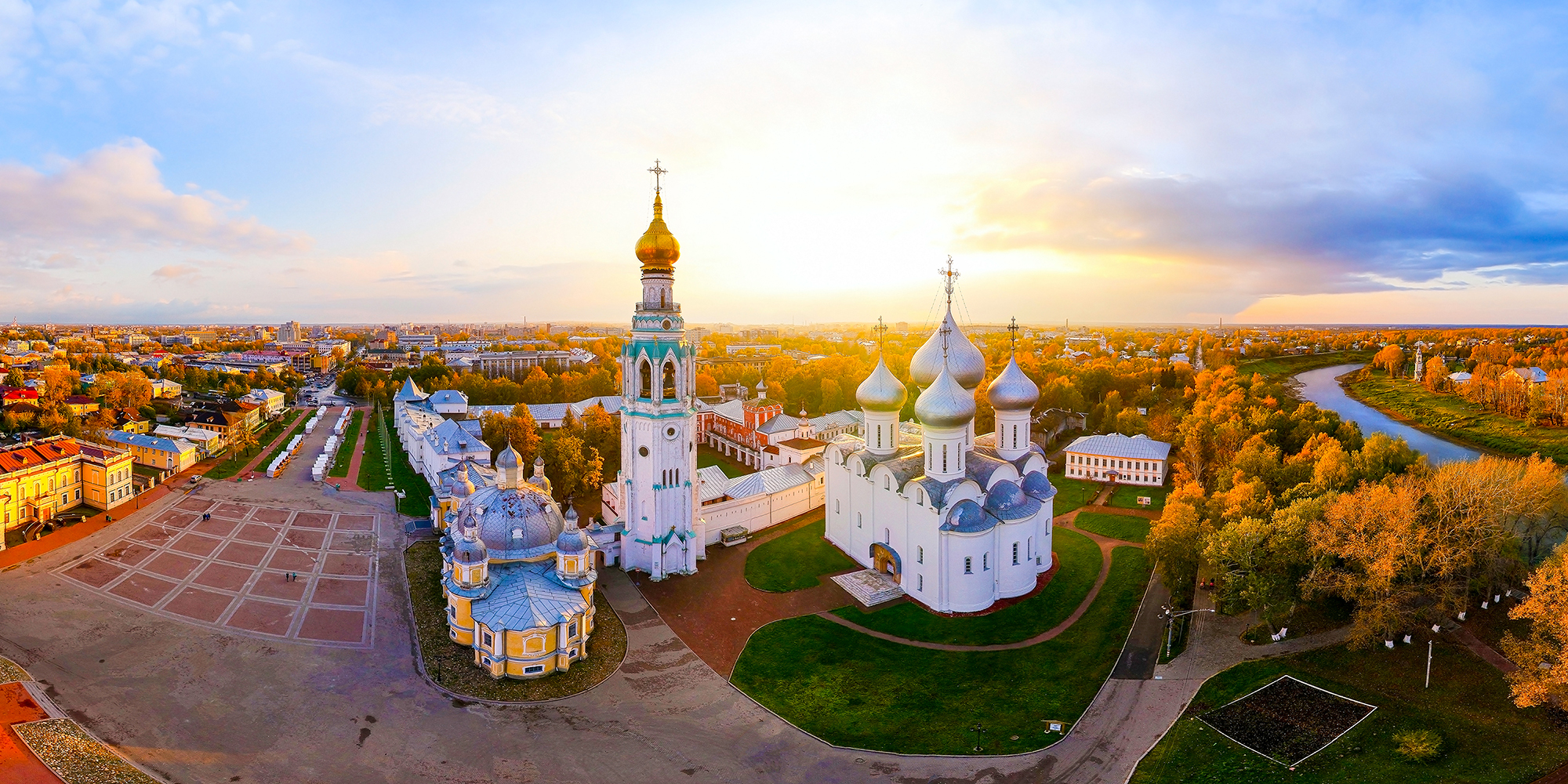 Вологда. Вологодский Кремль вид сверху. Вологодский Кремль панорама. Вологодская область с высоты птичьего полета. Вологда виды города.